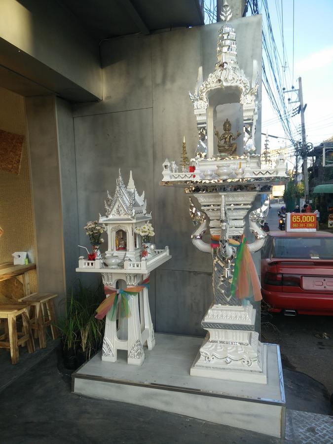 X Kingdom Guest House Chiang Mai Exteriör bild